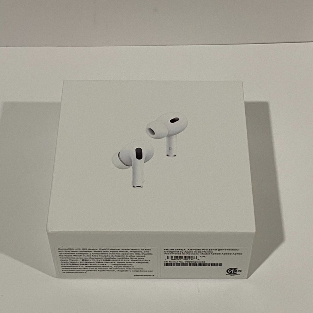 NWT Apple AirPods Pro 2nd Generation with Charging Case - White